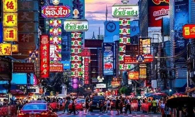 Tourists are seen in Bangkoks Chinatown, Thailand, May 16, 2025. Photo by Reuters