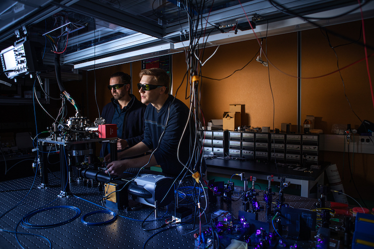 Trapped ion quantum technology gets smaller – Physics World