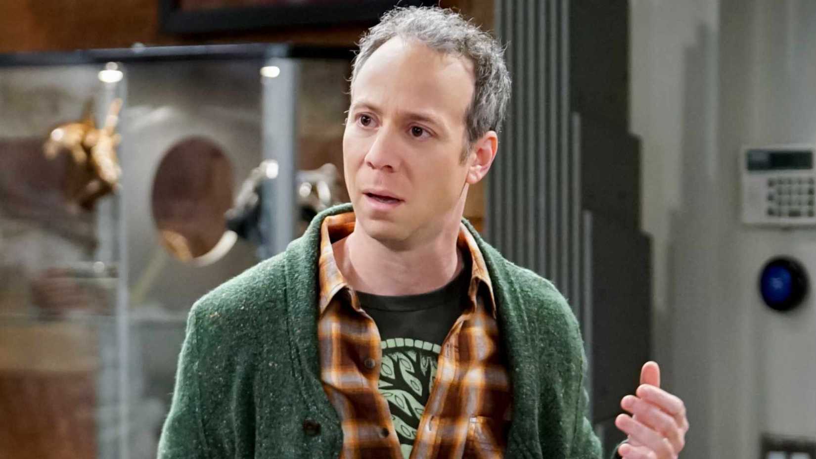 Stuart Bloom looking awkward in The Big Bang Theory