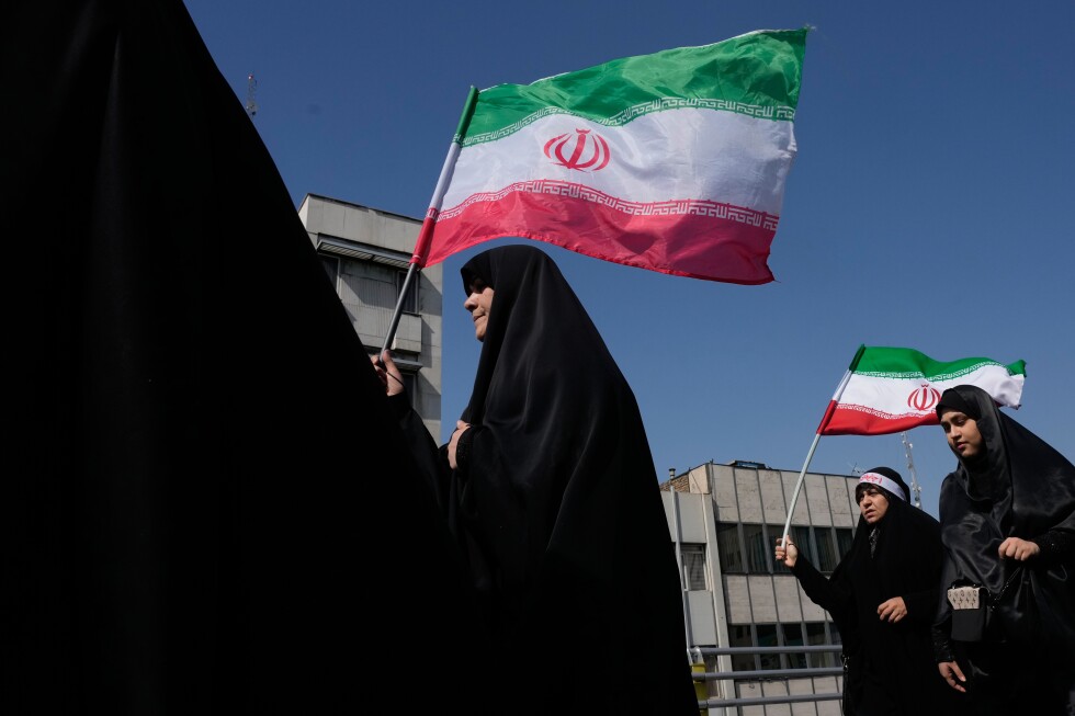 Live updates: Iran opens Strait of Hormuz as ceasefire in Lebanon holds