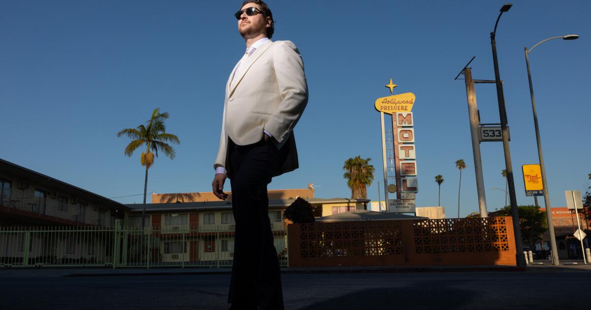 Why 'Kill Dick’ stencil art is appearing all over Los Angeles sidewalks