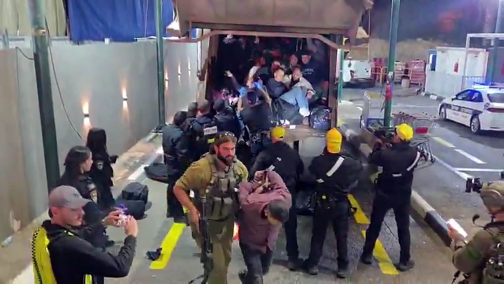Cops detain 70 Palestinians hiding in garbage truck while trying to enter Israel