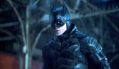 ROBERT PATTINSON as Batman in Warner Bros. Pictures’ action adventure “THE BATMAN,” a Warner Bros. Pictures release. Photo: Jonathan Olley/™ & © DC Comics. © 2021 Warner Bros. Entertainment Inc. All Rights Reserved.