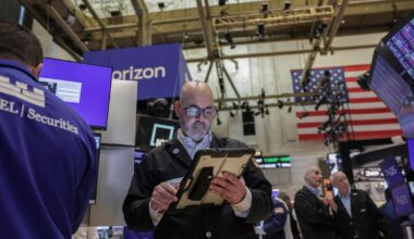 Foreign governments dump US Treasurys amid Iran volatility