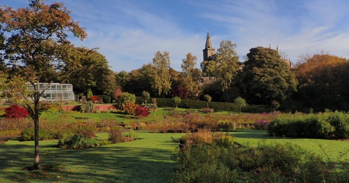 New bench to be unveiled in Dunfermline's Pittencrieff Park
