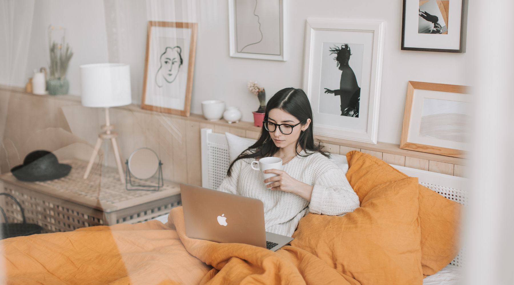 How are single Aussies ending up $20k behind?