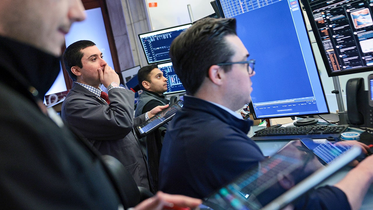 Economist Gary Shilling warns US recession is 'almost inevitable' in 2026