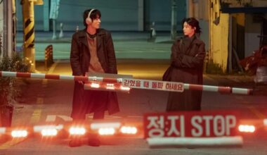 Koo Kyo-hwan, left, and Go Youn-jung are seen in a scene from JTBC drama