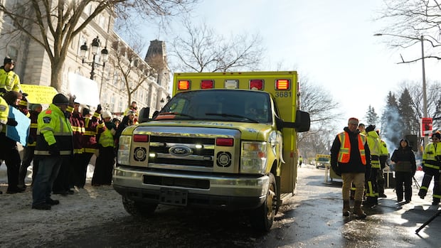 Morale low among paramedics as union's 3-year contract dispute continues in Quebec