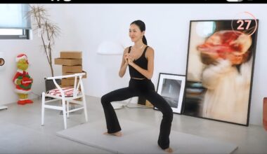 Former ballet dancer Yoon Hye-jin demonstrates the grand plie pulse move on her YouTube channel. Captured from YouTube