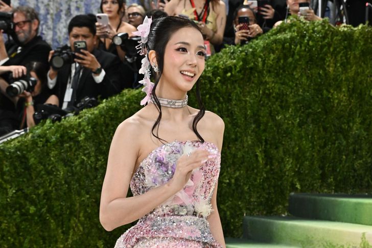 BLACKPINK's Jisoo arrives at The Metropolitan Museum of Art's Costume Institute benefit gala in New York, Monday (local time). AP-Yonhap