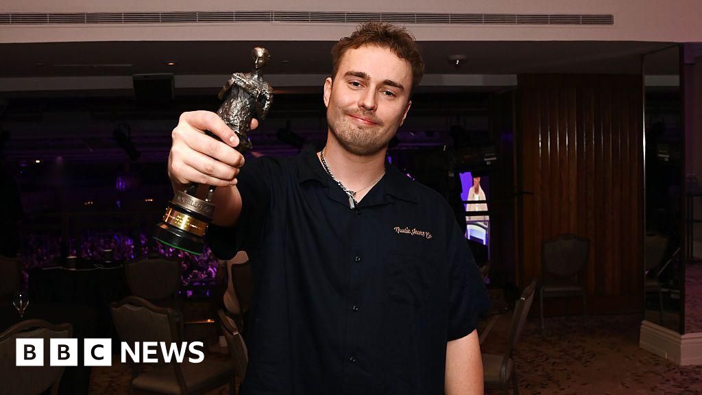 Sam Fender, Rosalía and Jacob Alon win Ivor Novello Awards - BBC