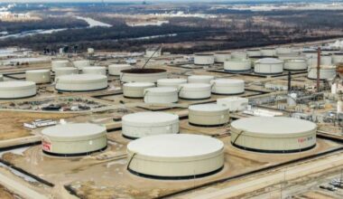 EIA: US crude oil inventories down by 2.3M barrels - Breakingthenews.net