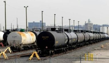 EIA: US crude oil inventories down by 4.3M barrels - Breakingthenews.net