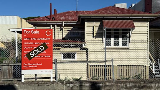 The Queensland government has abandoned plans to turn the old West End Police Station on Boundary Street into a health and community services hub. 
