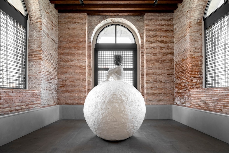 Lorna Simpson, Woman on a Snowball, 2018