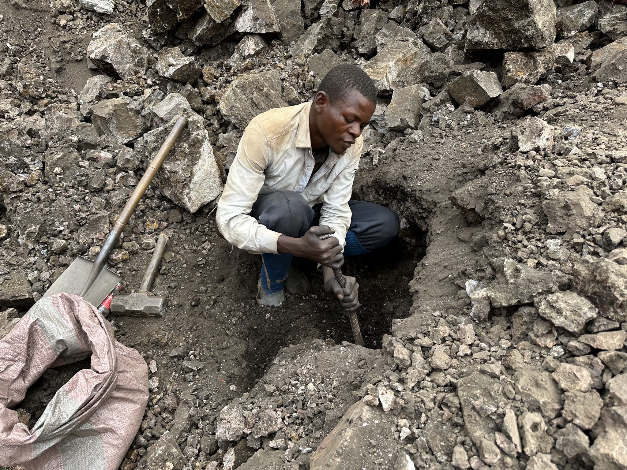 A miner in the Democratic Republic of Congo in 2023. Image by Electronics Watch via Flickr (CC BY-NC 2.0).