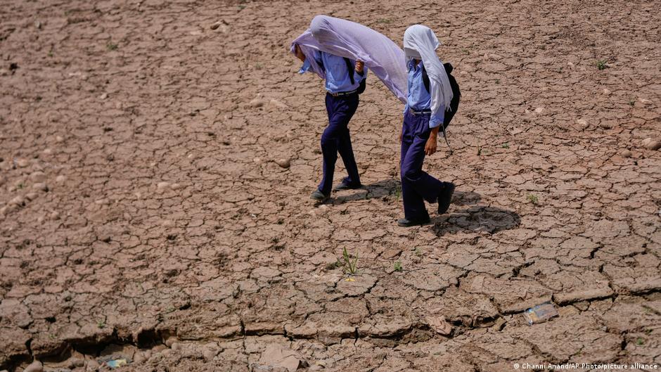 Extreme climate scenario fades, but warming continues