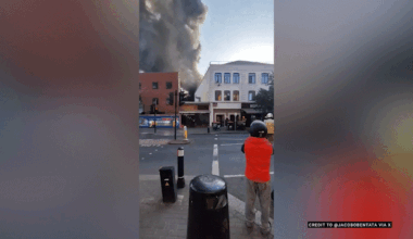 Golders Green fire: kosher supermarket ablaze in north London - The Times