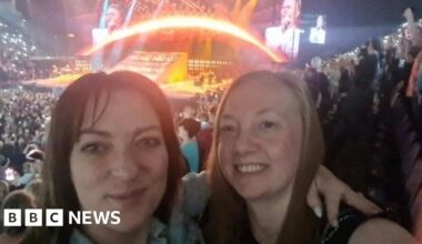 'I have followed Take That for more than 30 years' - BBC