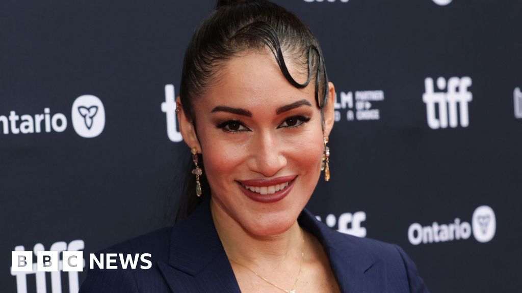 Actress Q'orianka Kilcher sues James Cameron for 'theft' of facial features for Avatar character - BBC
