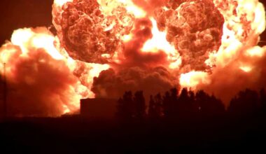 Massive Blue Origin rocket explosion gives edge to Elon Musk in space race - The Washington Post