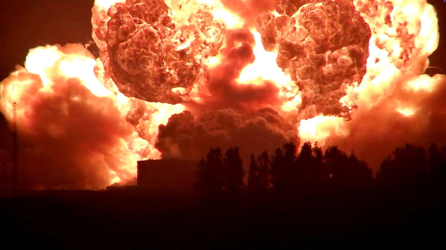 Massive Blue Origin rocket explosion gives edge to Elon Musk in space race - The Washington Post
