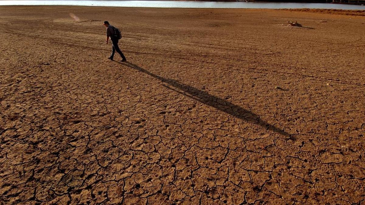 John Kirkland of Charlotte walks on the dried flats of the Catawba River in western Mecklenburg County in December 2011. John Kirkland of Charlotte walks on the dried flats of the Catawba River in western Mecklenburg County in December 2011.