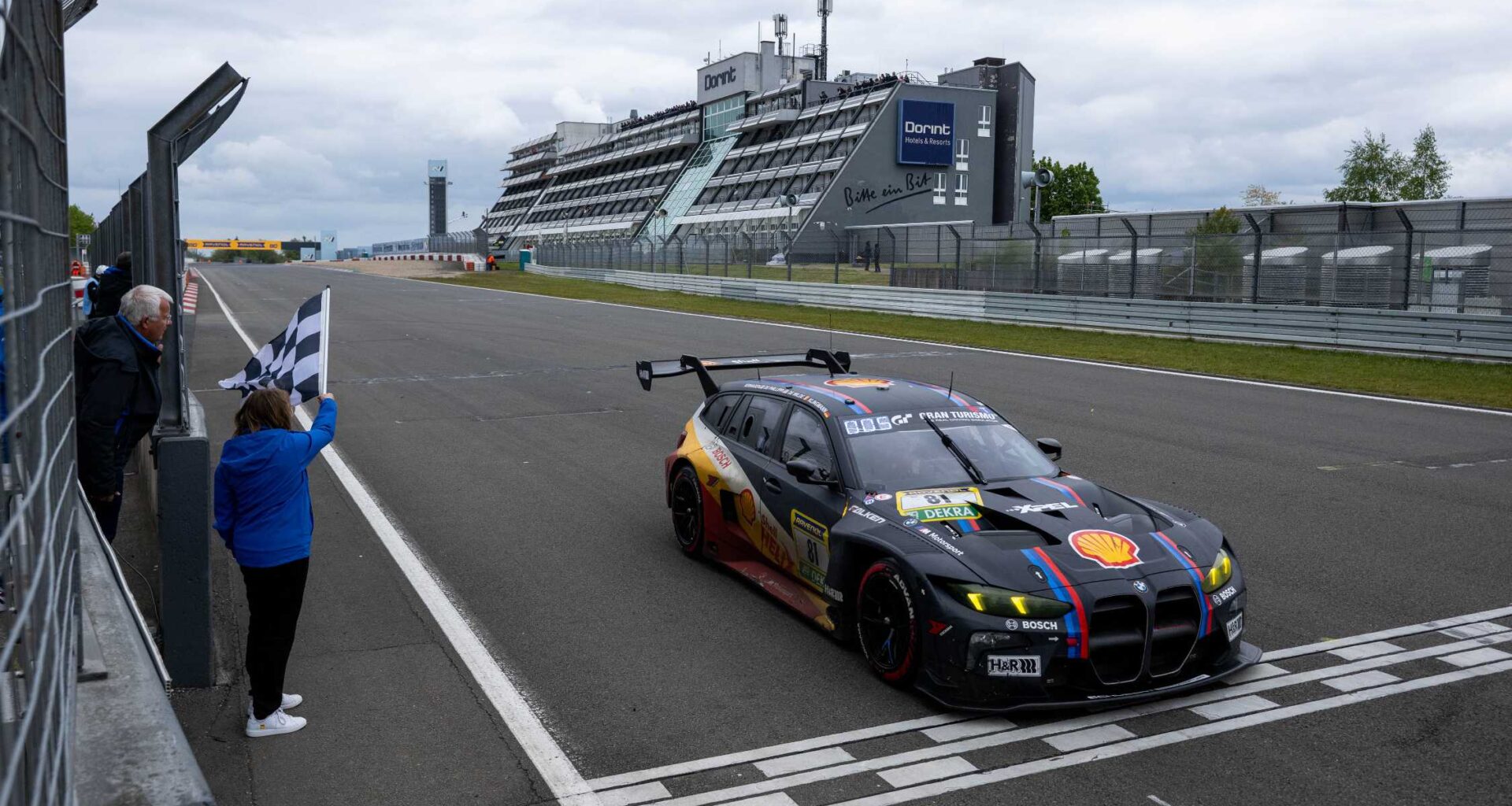 24h Nürburgring: Major BMW M3 Touring 24H Show in front of a record crowd in the “Green Hell”.
