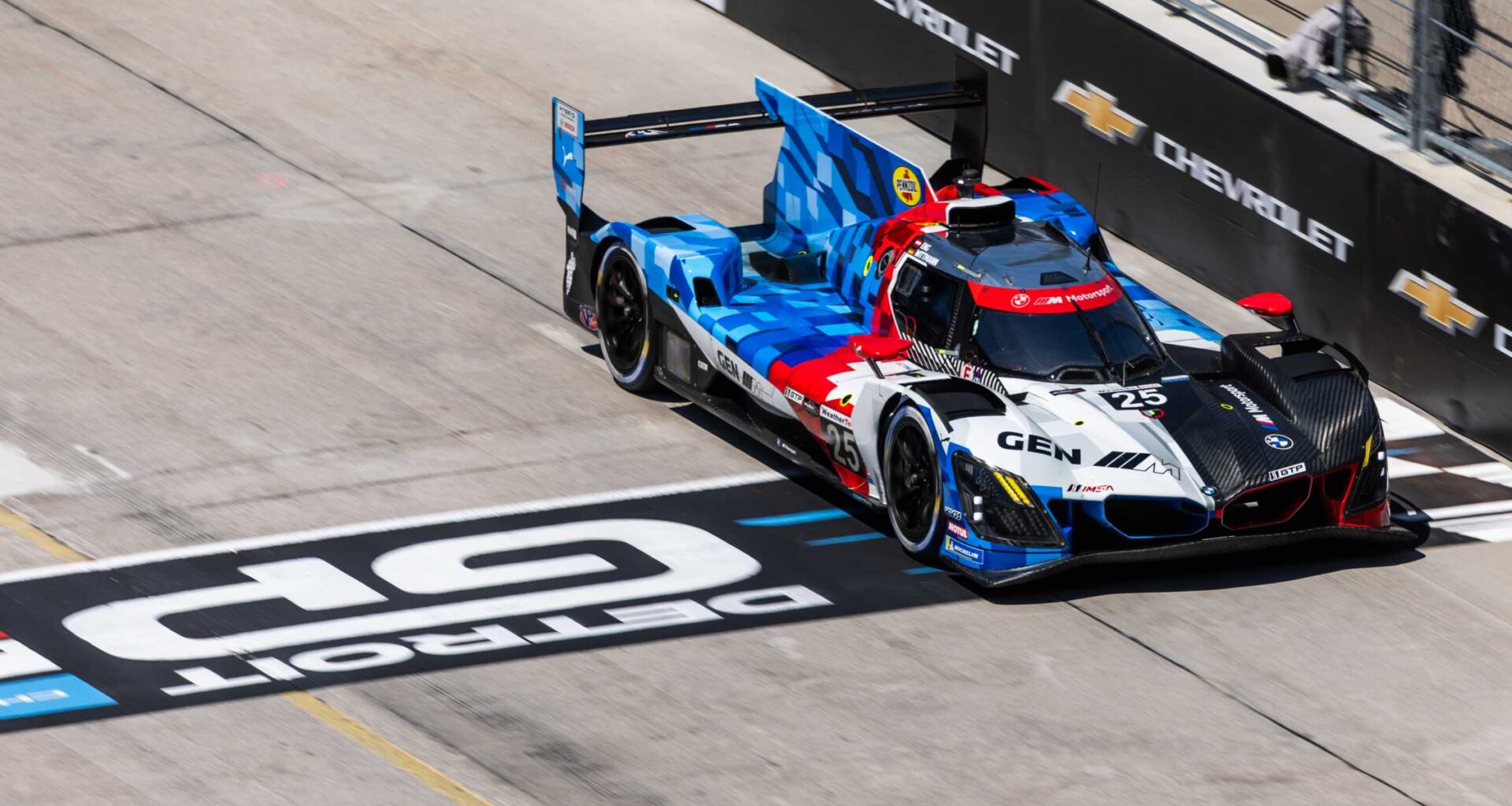 IMSA: BMW M Team WRT continues podium streak – second place for Philipp Eng and Marco Wittmann in Detroit.