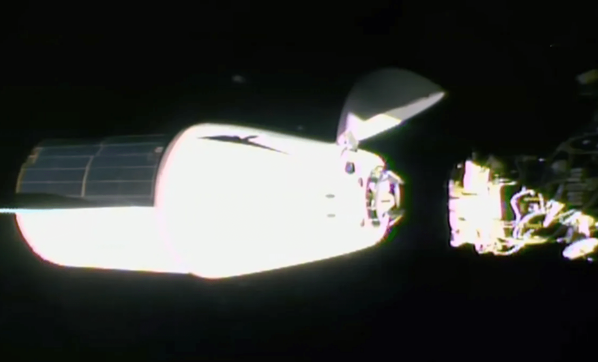 Spacex Dragon Capsule Delivers Tons Of Science And Supplies To Space Station