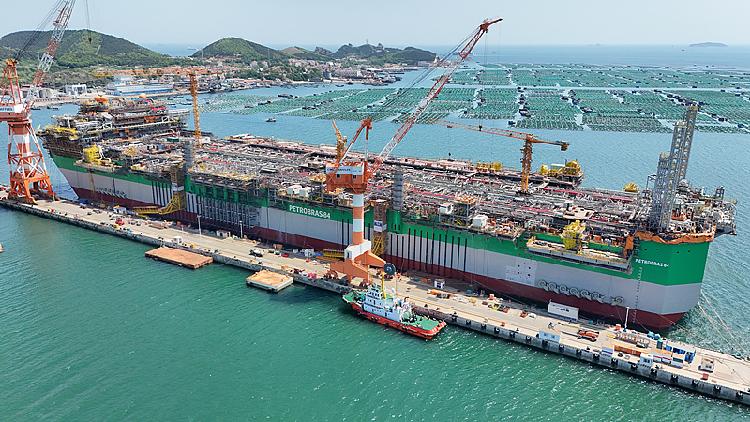 China's shipbuilding sector sails to record-breaking Q1 with green tech boom - news.cgtn.com
