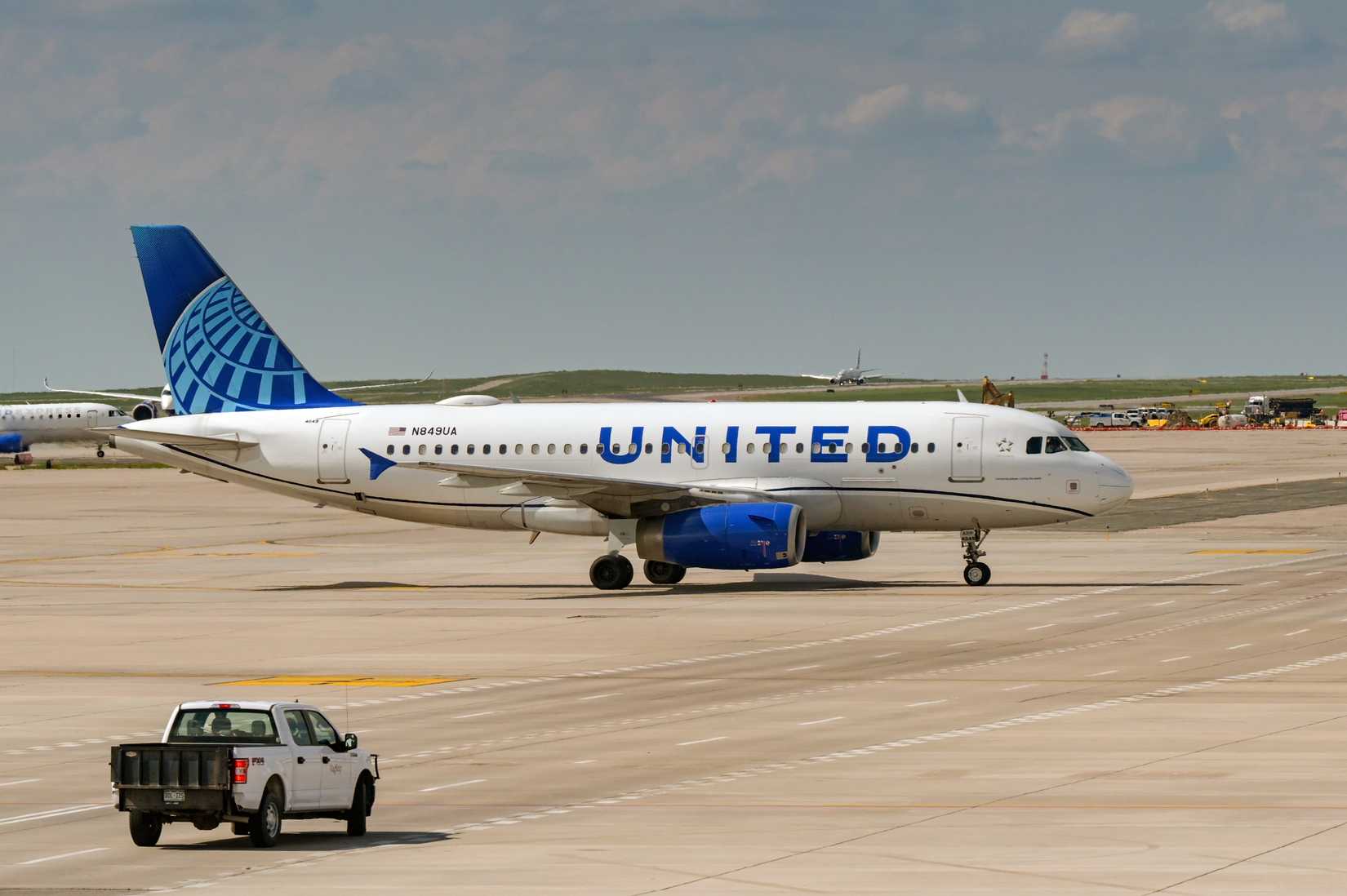 Airbus A319 (registration N849UA) operated by United Airlines taxiing to the terminal after landing at Denver.