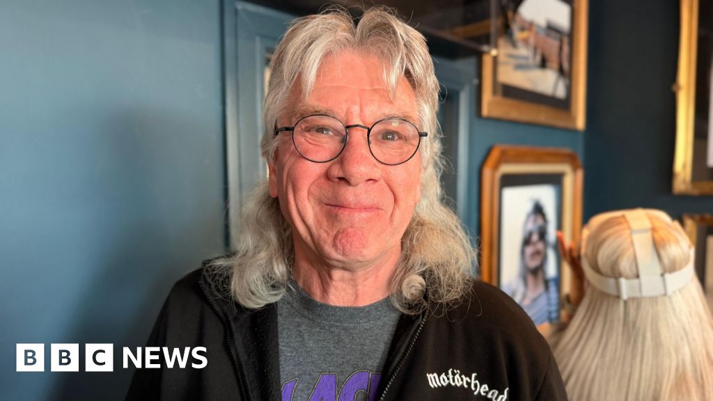 Motorhead bar opens in Lemmy's hometown - BBC