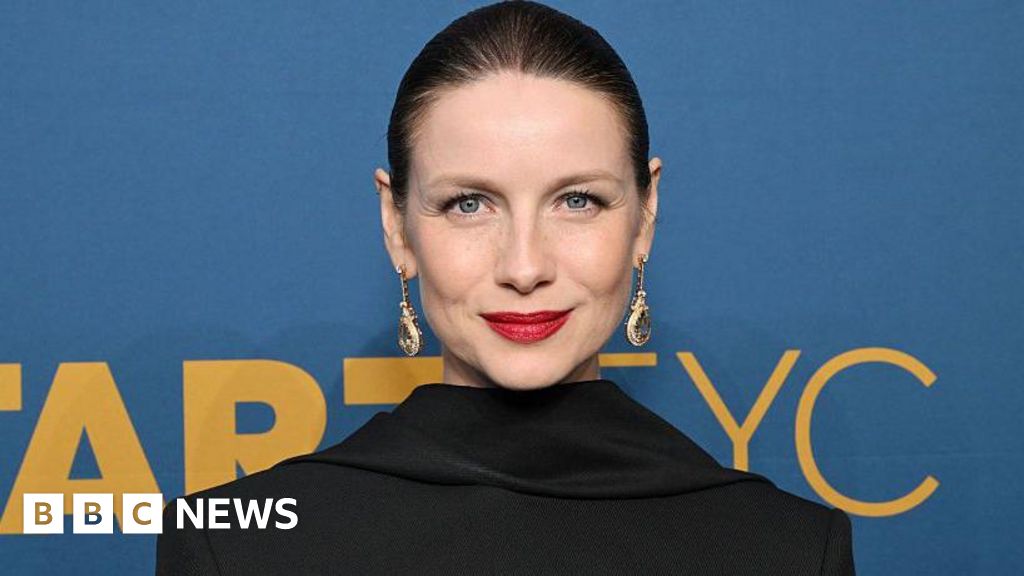 US site apologises to Outlander star over Shotts 'armpit' misquote - BBC