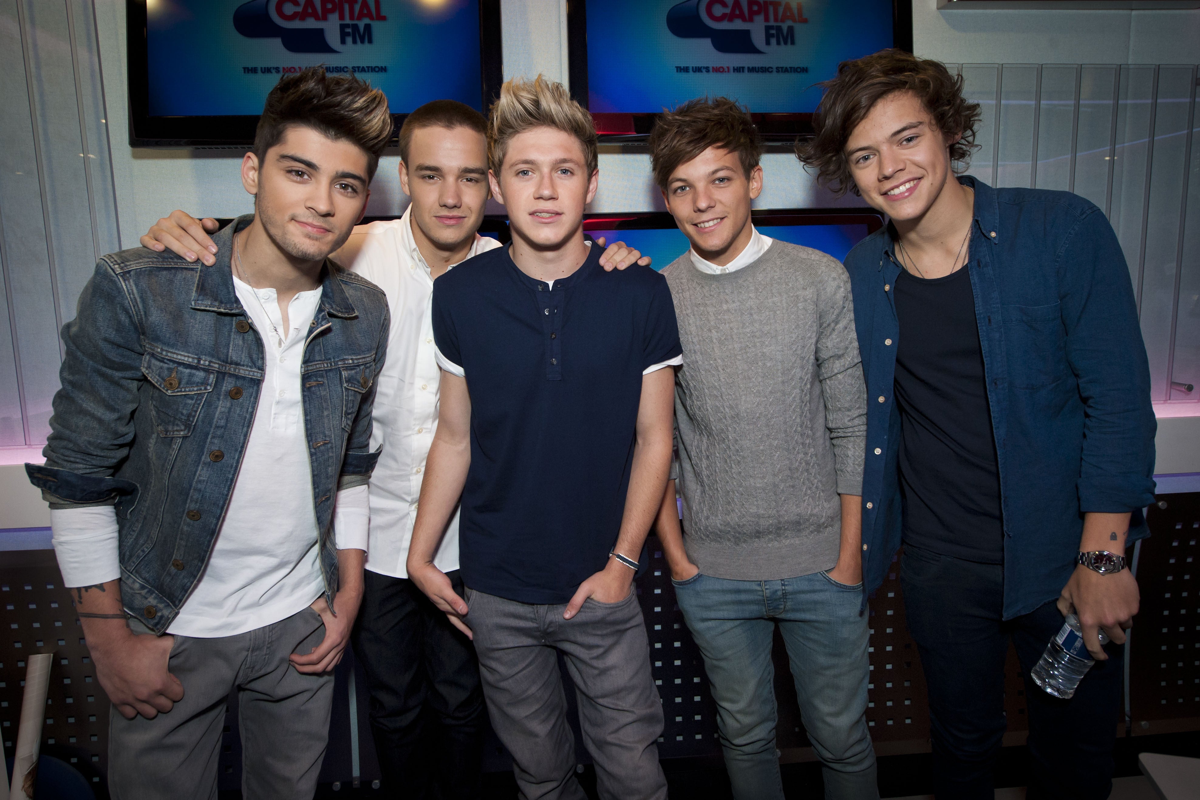 (l to r) Zayn Malik, Liam Payne, Niall Horan, Louis Tomlinson and Harry Styles pictured during an interview on Capital Breakfast with Dave Berry and Lisa Snowdon in 2012 (Yui Mok)