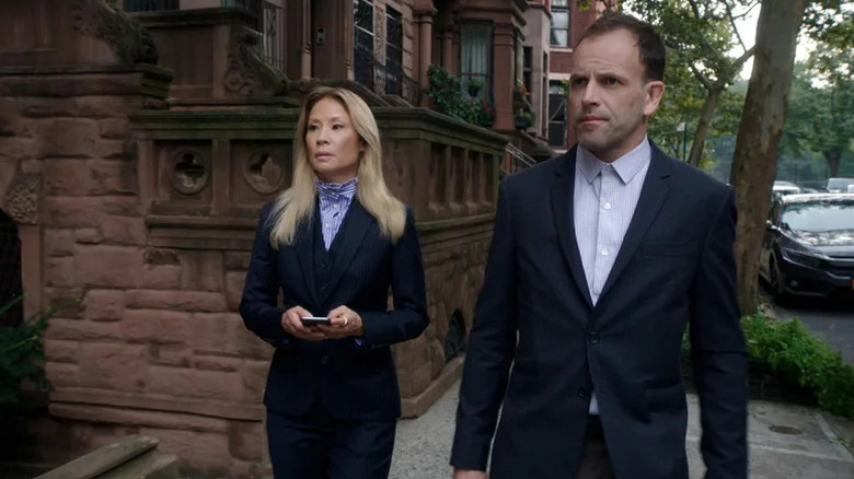 Joan Watson (Lucy Liu) and Sherlock Holmes (Jonny Lee Miller) walk through Brooklyn in Elementary