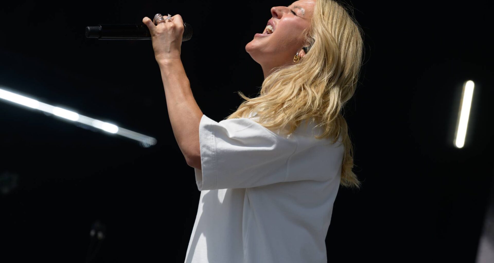 Watch Ellie Goulding debut new single 'Black Prada Dress' at Radio 1's Big Weekend