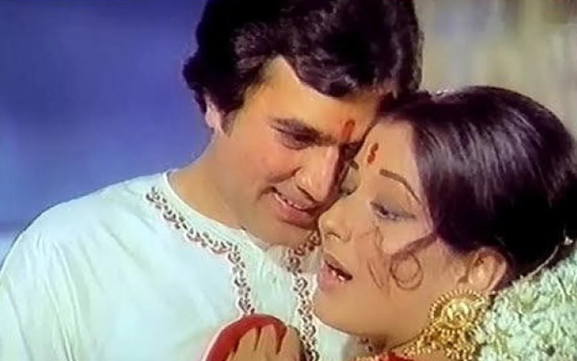 Moushumi Chatterjee and Rajesh Khanna in Humshakal Moushumi Chatterjee and Rajesh Khanna in Humshakal