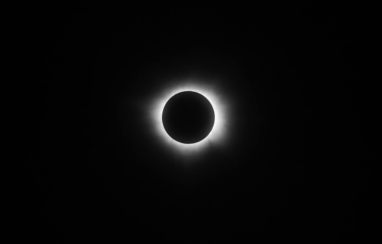 Everyone is booking the 2027 'eclipse of the century' over Luxor for its record 6-minute totality — and veteran chasers say that's exactly the wrong way to pick an eclipse