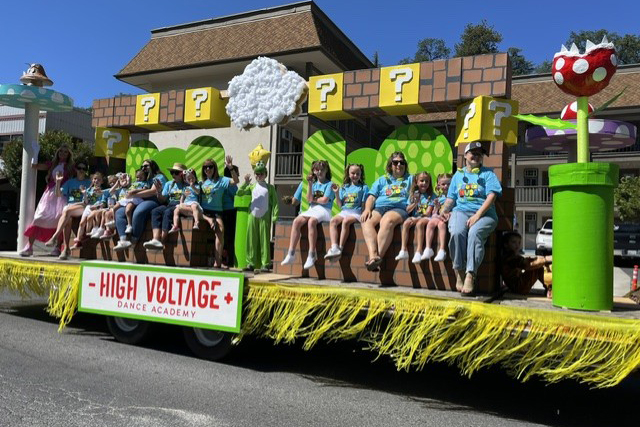 The 67th annual Tuolumne County Sheriff's Posse Mother Lode Round-Up Parade—Photo: Tracey Petersen