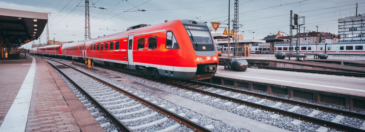 A Look At Aurizon Holdings (ASX:AZJ) Valuation After Reaffirmed FY2026 Earnings And Dividend Guidance