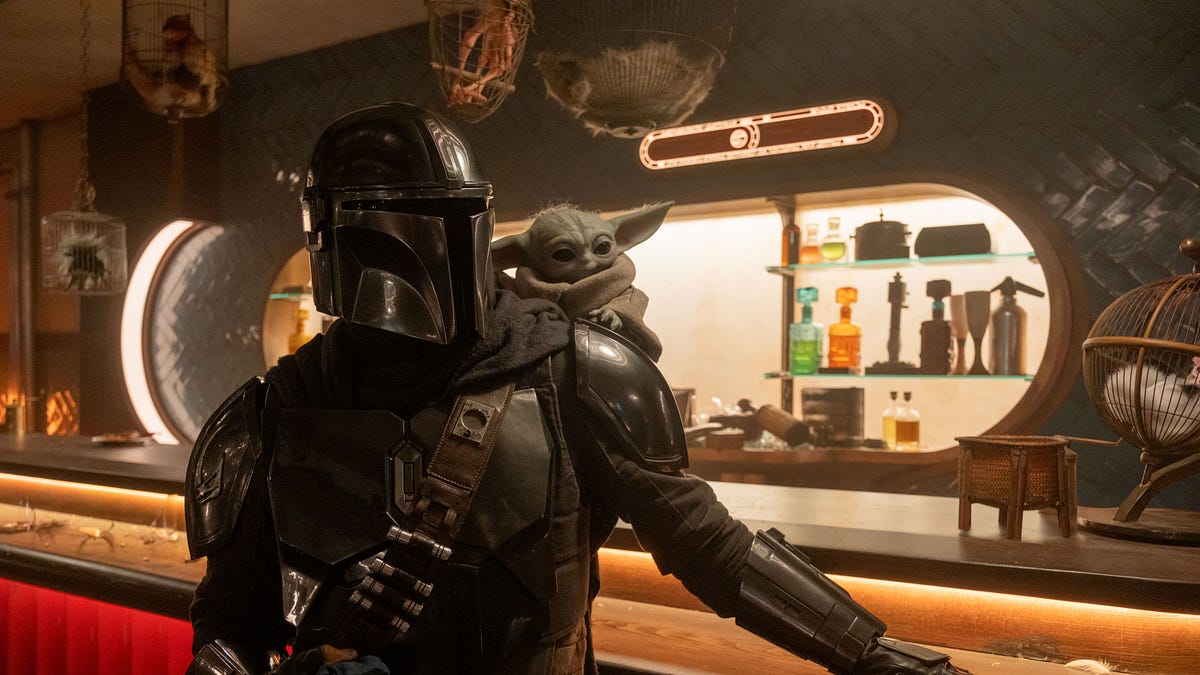 'Star Wars' Collapses, Box Office Endures - The Outside Scoop | Scott Mendelson
