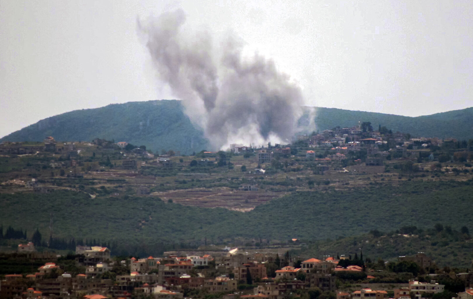 Israel launches strikes on southern Lebanon despite extending ‘ceasefire’ | Israel attacks Lebanon