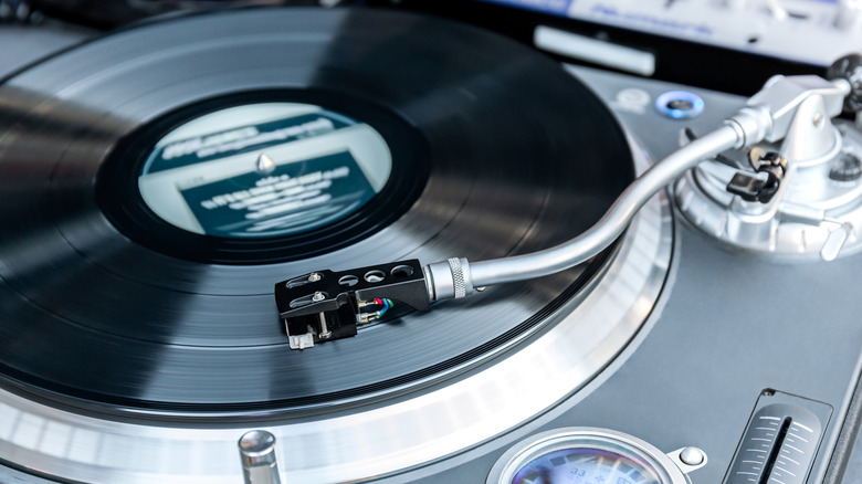 Turntable tonearm reaching out to record