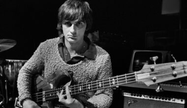 Portrait of guitarist Mike Oldfield at the Park West in Chicago, Illinois, April 21, 1982. (Photo by Paul Natkin/Getty Images)