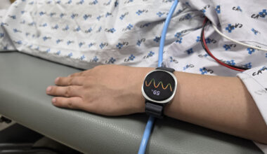 Samsung Says Its Galaxy Watch Can Predict Fainting With 'High Accuracy'