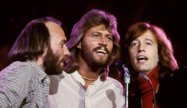 5 Hits From 1977 That Only The Boldest Boomers Dare To Sing At Karaoke