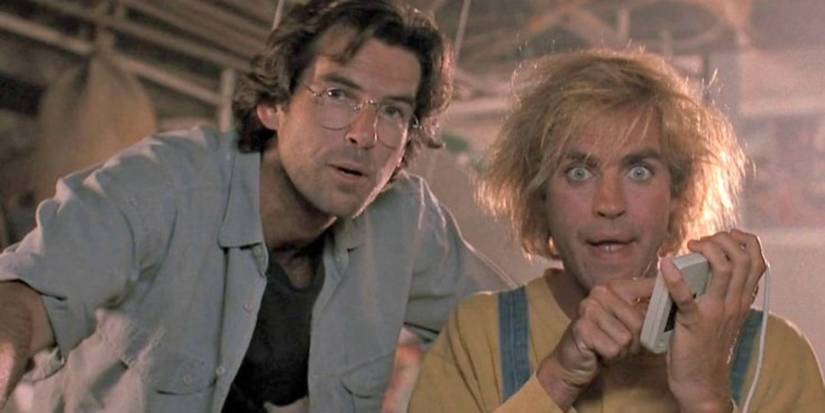 Angelo (Pierce Brosnan) and Jobe (Jeff Fahey) looking fascinated by something offscreen in The Lawnmower Man