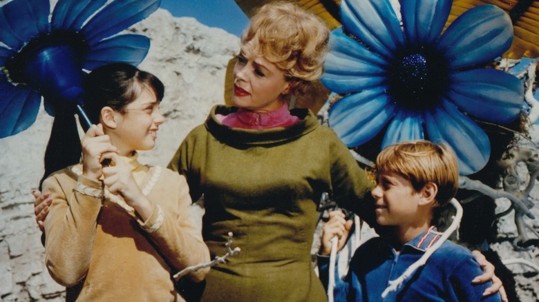 Maureen with her arms around Penny and Will in 